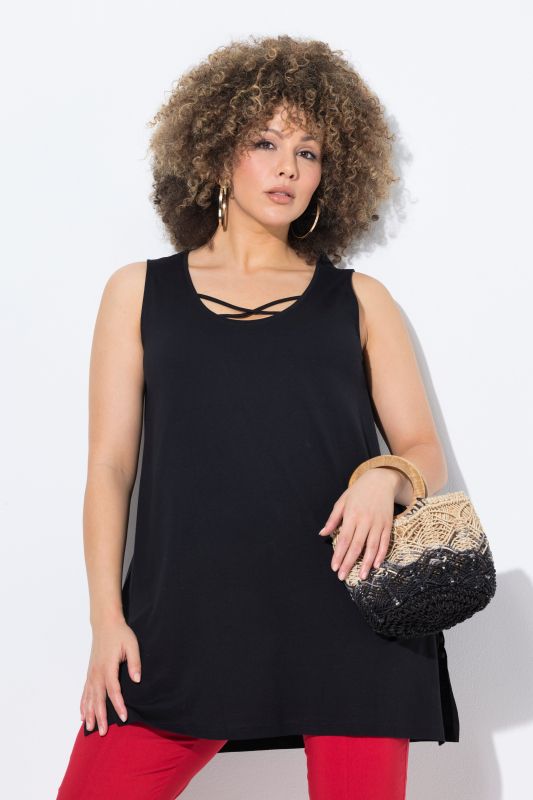 Débardeur long, coupe évasée. Décolleté rond à rubans fantaisie. Bretelles larges