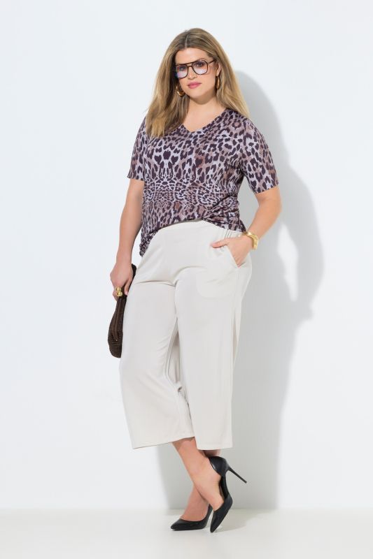 Jupe-culotte en maille fluide. Longueur mollet, jambe large. Taille élastique