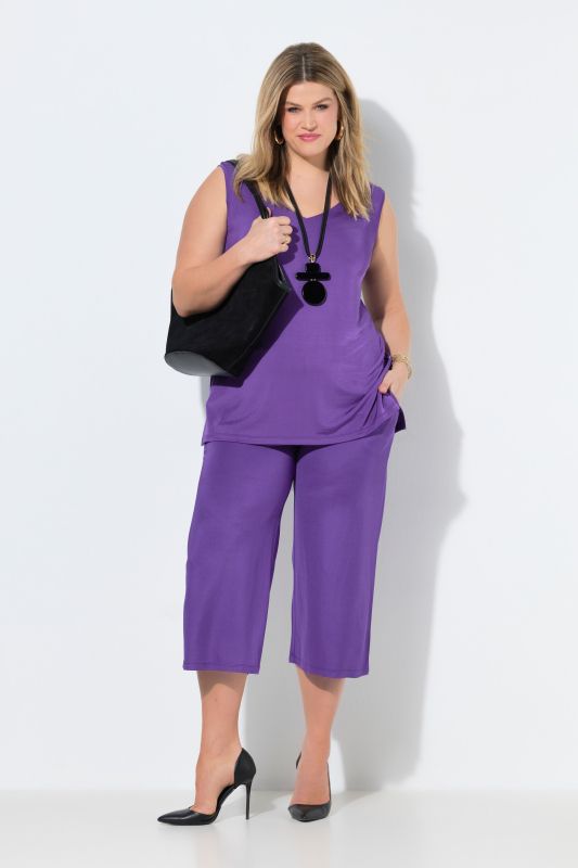 Jupe-culotte en maille fluide. Longueur mollet, jambe large. Taille élastique