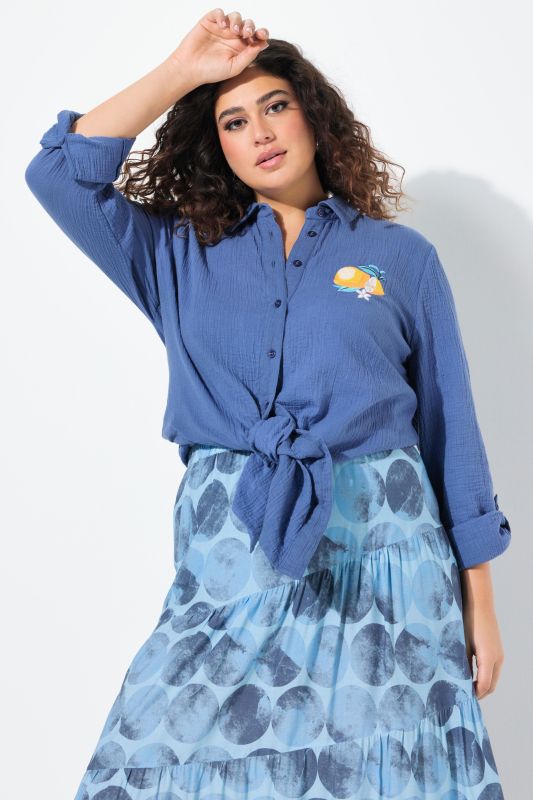 Chemisier en mousseline. Motifs brodés. Coupe évasée