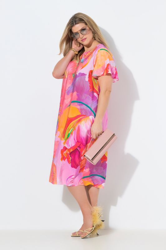 Robe midi en satin, motif floral, décolleté en V et manches courtes, coupe évasée