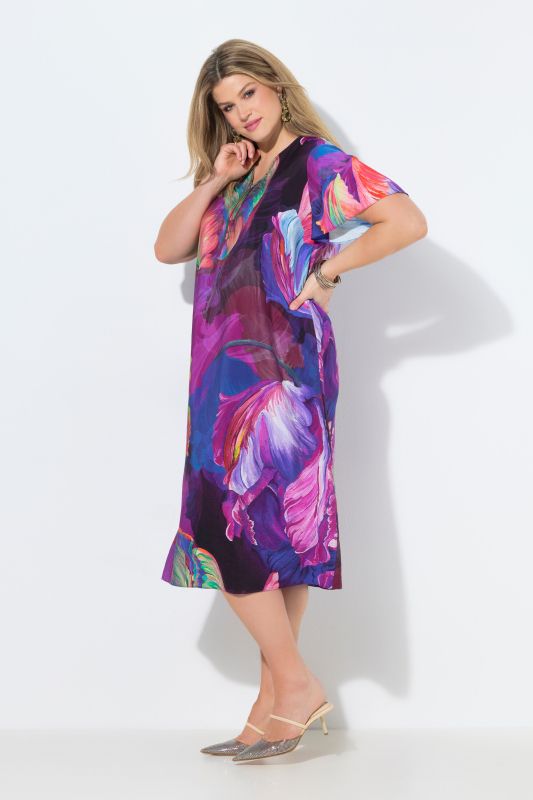 Robe midi en satin, motif floral, décolleté en V et manches courtes, coupe évasée