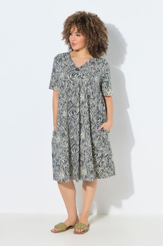 Robe motif zébré, décolleté en V et manches courtes, coupe évasée