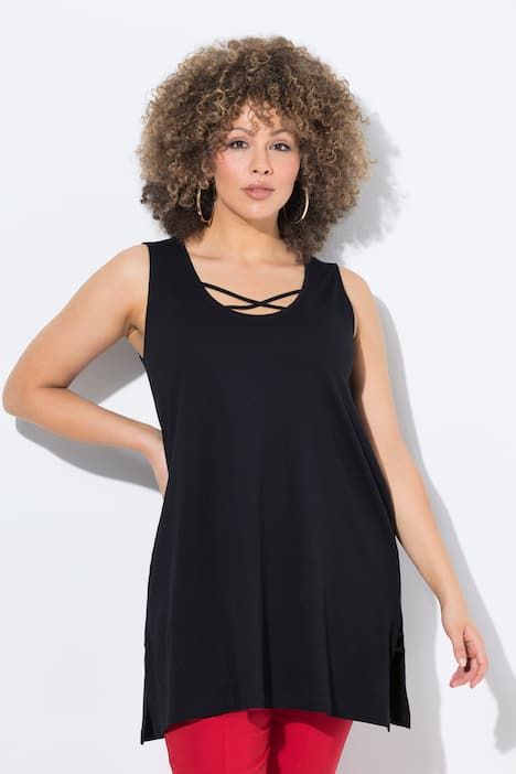 Débardeur long, coupe évasée. Décolleté rond à rubans fantaisie. Bretelles larges