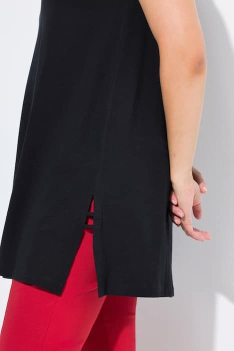 Débardeur long, coupe évasée. Décolleté rond à rubans fantaisie. Bretelles larges