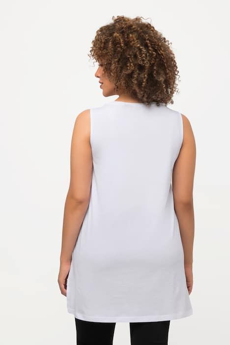 Débardeur long, coupe évasée. Décolleté rond à rubans fantaisie. Bretelles larges