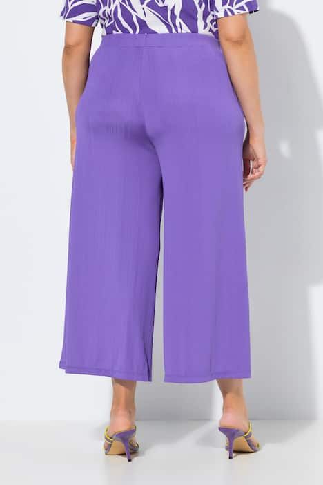 Jupe-culotte en tissu texturé. Taille élastique. Jambe droite, longueur mollet