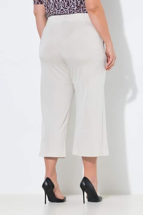 Jupe-culotte en maille fluide. Longueur mollet, jambe large. Taille élastique