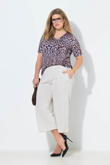 Jupe-culotte en maille fluide. Longueur mollet, jambe large. Taille élastique