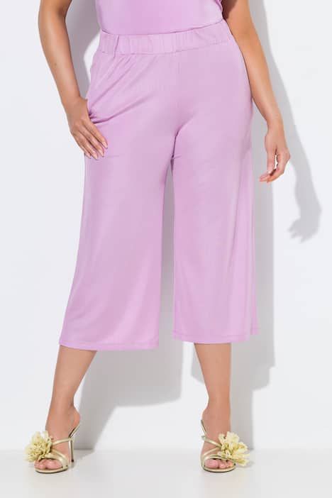 Jupe-culotte en maille fluide. Longueur mollet, jambe large. Taille élastique