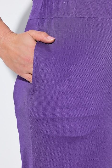 Jupe-culotte en maille fluide. Longueur mollet, jambe large. Taille élastique