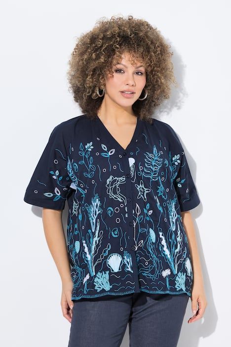 Chemisier oversize avec broderies. Décolleté V et manches courtes