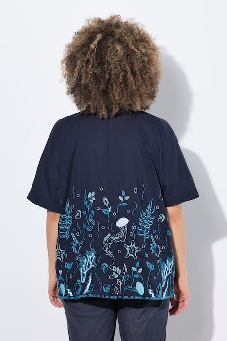 Chemisier oversize avec broderies. Décolleté V et manches courtes