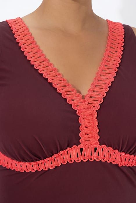 Maillot de bain à bonnets souples et galon fantaisie. Dos plongeant. Matière recyclée