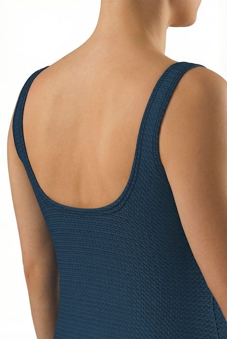 Maillot de bain à bonnets souples. Décolleté carré. Texture gaufrée