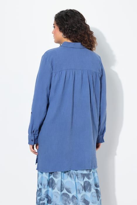 Chemisier en mousseline. Motifs brodés. Coupe évasée