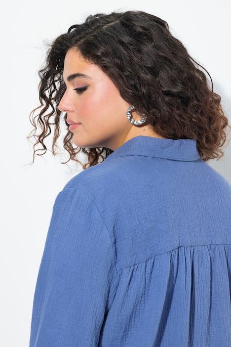 Chemisier en mousseline. Motifs brodés. Coupe évasée