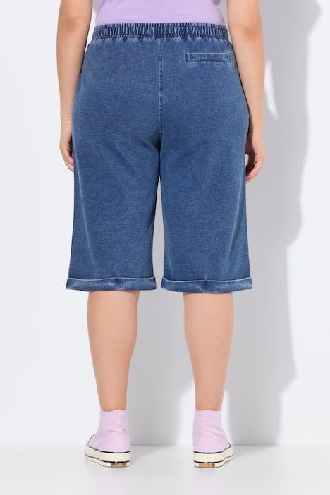 Short Rose en jersey. Jambe large et taille élastique. Teinture indigo