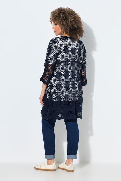 Cardigan, motif floral. Col V et manches longues. Finitions vague