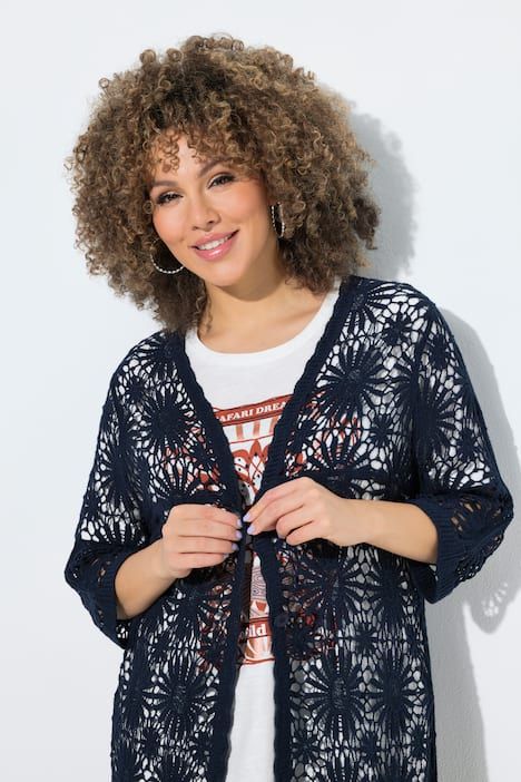 Cardigan, motif floral. Col V et manches longues. Finitions vague