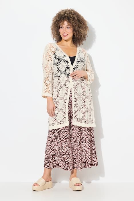 Cardigan, motif floral. Col V et manches longues. Finitions vague