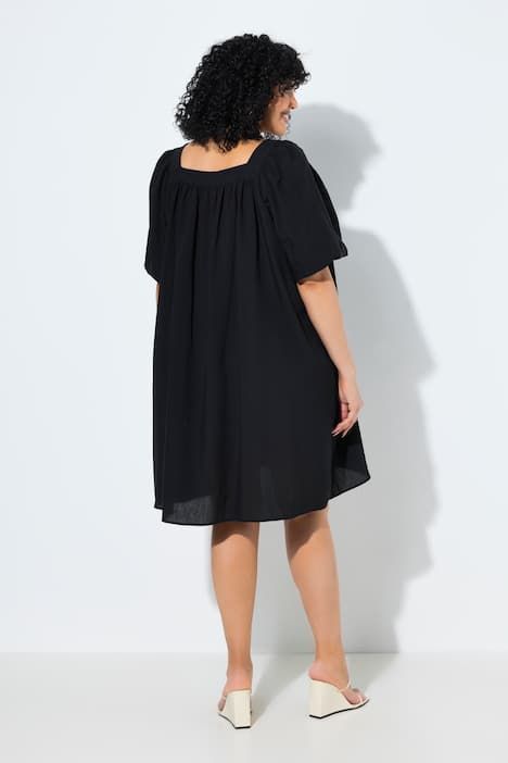 Robe coupe évasée, manches courtes ballon et décolleté carré