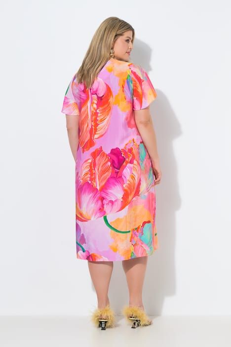 Robe midi en satin, motif floral, décolleté en V et manches courtes, coupe évasée