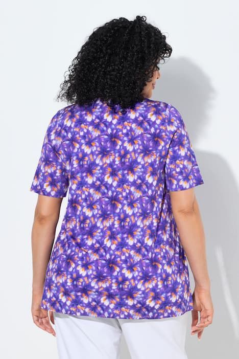 T-shirt au tombé fluide, décolleté en V avec pli fantaisie et manches courtes, coupe évasée