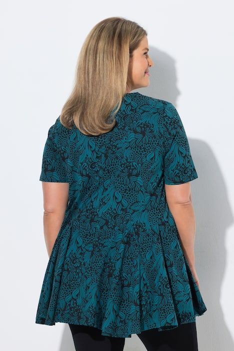 Blouse longue à plis godet, col tunisien et manches courtes