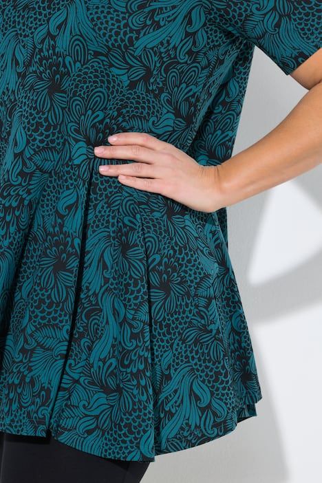 Blouse longue à plis godet, col tunisien et manches courtes