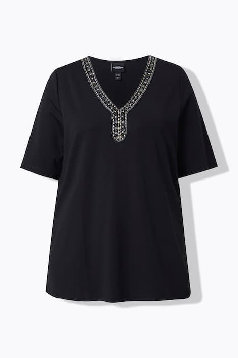 T-shirt manches courtes, coupe évasée, décolleté en V avec bordure raffinée