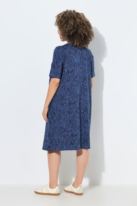 Robe motif zébré, décolleté en V et manches courtes, coupe évasée