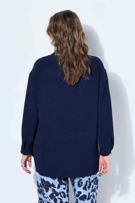 Chemise oversized en tissu crêpe, col de chemise et manches longues