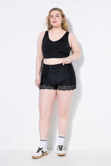 Short de bain à taille élastique. Jambe large et découpes au laser