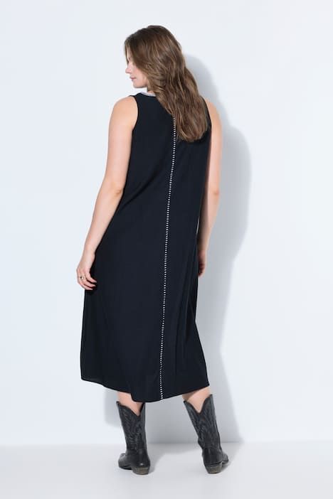 Robe longue évasée, liserés, sans manches