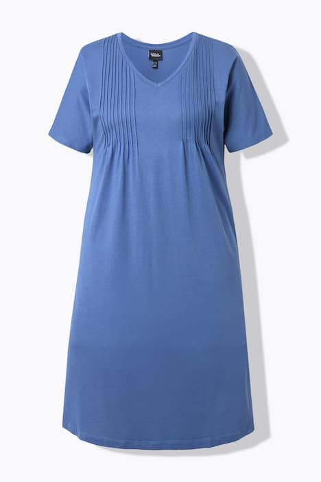 Robe en jersey à plis fantaisie. Col V et manches courtes. Coupe évasée