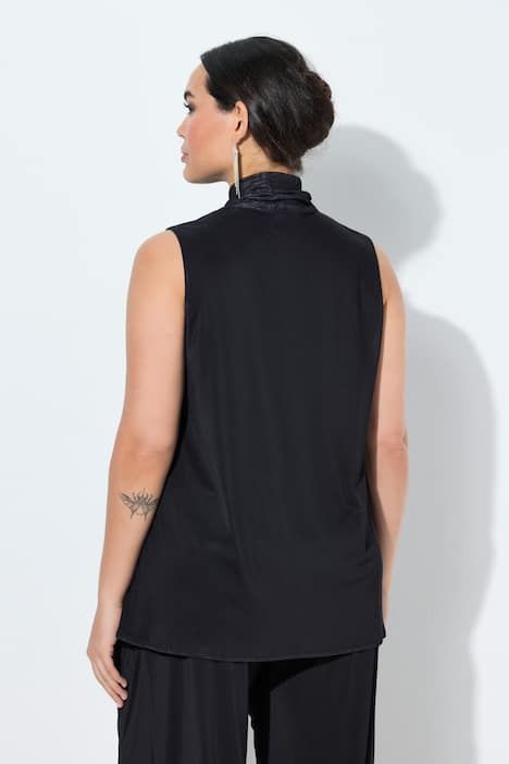 Blouse doublée sans manches, col montant et motif floral, coupe évasée