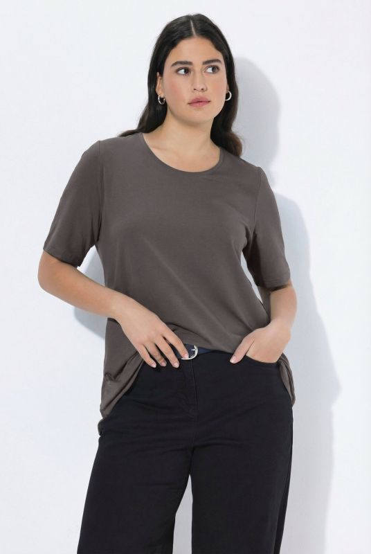 T-shirt en coton bio. Col rond et manches courtes. Coupe évasée