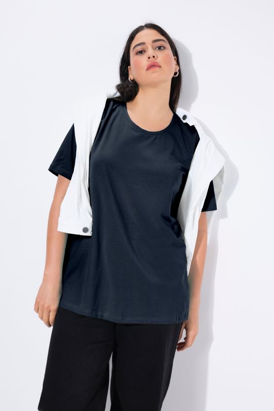 T-shirt en coton bio. Col rond et manches courtes. Coupe évasée