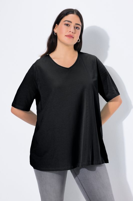 T-shirt à coupe évasée. Décolleté en V et manches courtes