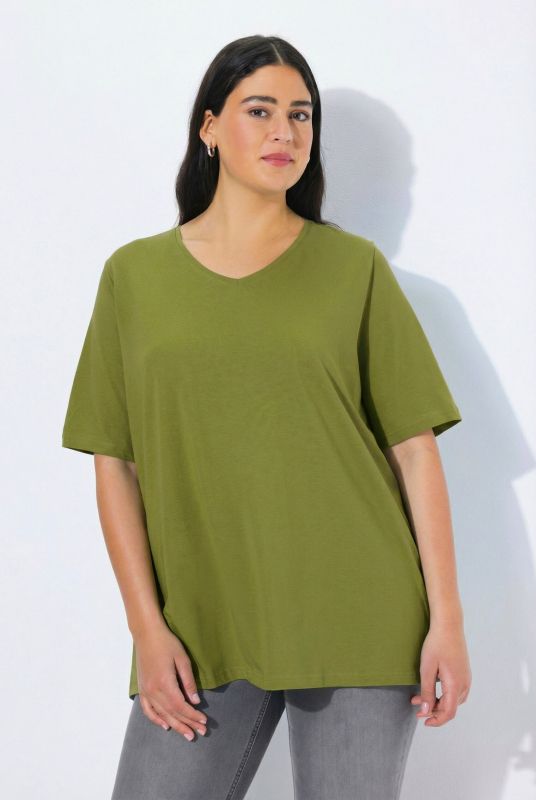 T-shirt à coupe évasée. Décolleté en V et manches courtes