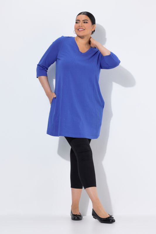 T-shirt long, décolleté en V et manches 3/4, coutures fantaisie, coupe évasée