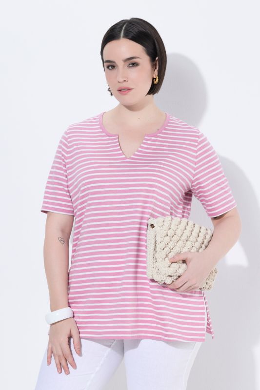 T-shirt long à rayures. Manches courtes et décolleté rond. Coupe évasée