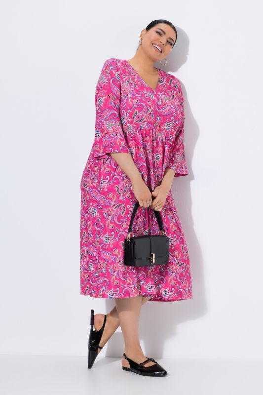 Robe en jersey motif cachemire, décolleté en V et manches 3/4, coupe évasée