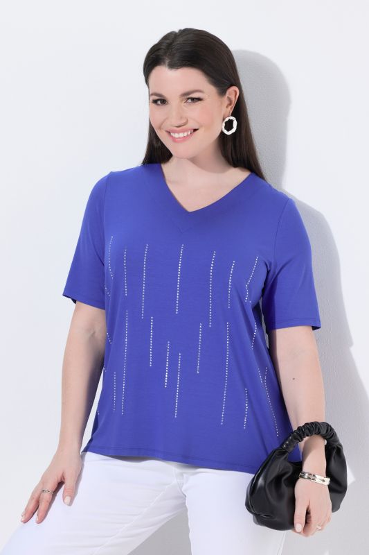 T-shirt avec strass fantaisie, décolleté en V et manches courtes, coupe Classic Fit