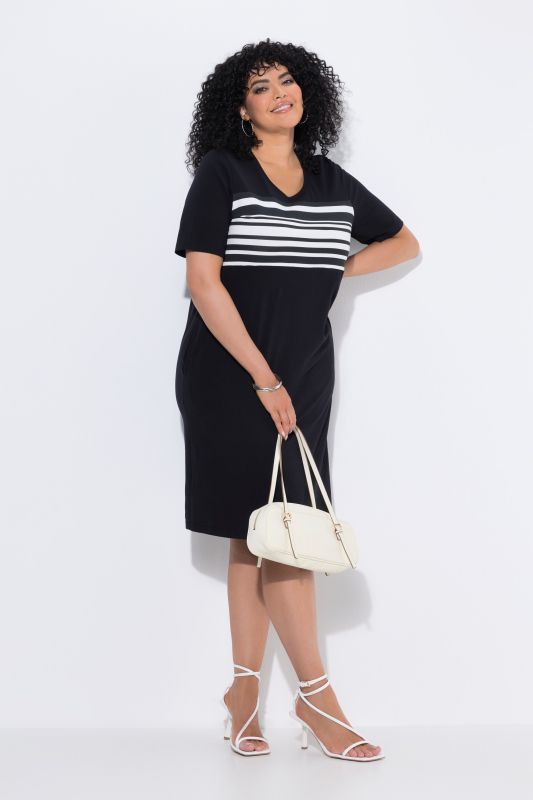 Robe en jersey décolleté rond et manches courtes, empiècement avec rayures