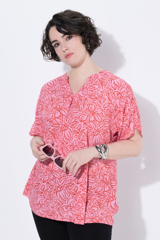 Blouse motif floral, col tunisien et manches courtes, coupe évasée