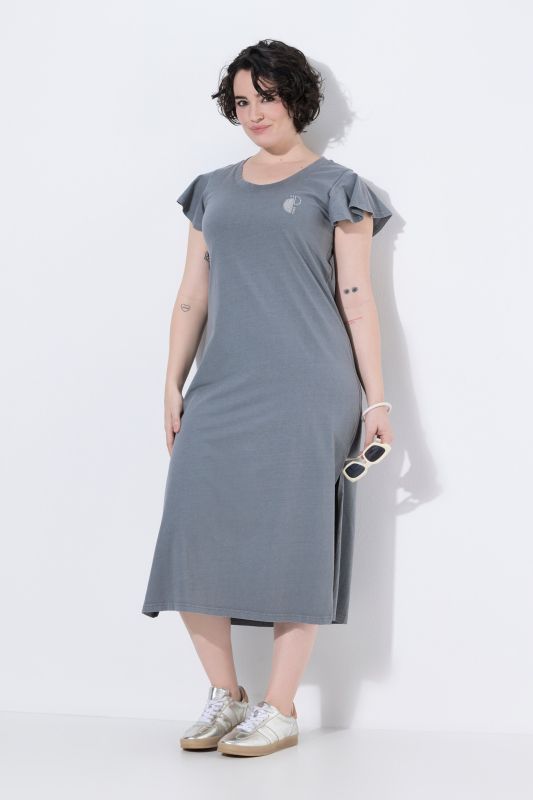 Robe maxi avec petite broderie, coupe évasée, décolleté rond et manches 3/4 volantées