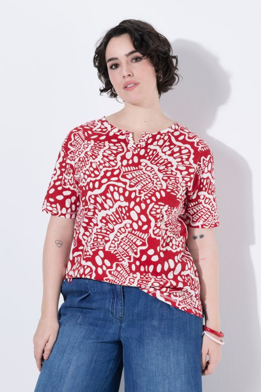 T-shirt oversize avec motif coquillages, col tunisien et manches courtes