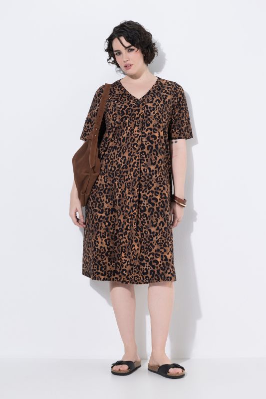 Robe midi avec poches, décolleté en V et manches courtes, coupe évasée